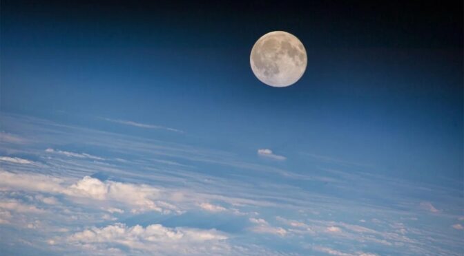 مئی میں بلیو مون کا نظارہ کب ہوگا؟