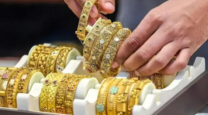 ملک بھر میں سونے کی قیمت میں مسلسل کمی، فی تولہ سونا 5500 روپے سستا ہوگیا
