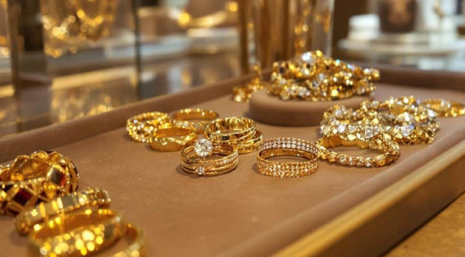 سونے کے نرخ گر گئے ، فی تولہ کتنے کا ہو گیا؟