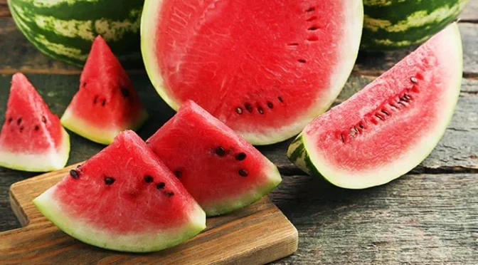 تربوز کھانے سے جسم پر مرتب ہونے والے 10 اثرات