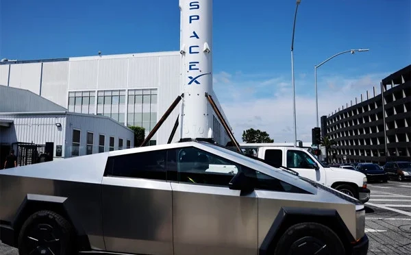 ایلون مسک کا اپنے ہی سائبر ٹرک خریدنے کا انکشاف!