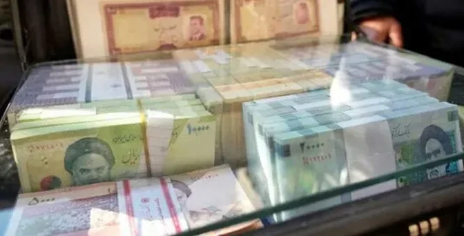 کرنسی اسمگلنگ کا انوکھا طریقہ! کھجور کے ڈبوں سے پونے 2 ارب کی ایرانی کرنسی برآمد