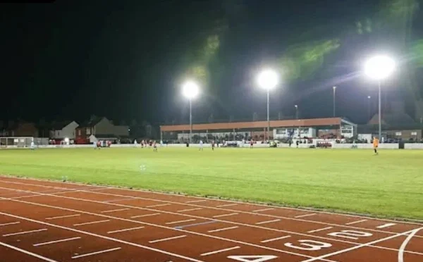 برطانیہ میں گراؤنڈ کے قریب بم کی اطلاع ملنے پر میچ تاخیر کا شکار