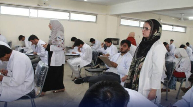 میڈیکل داخلوں میں کمی کا رجحان، پی ایم ڈی سی نے میرٹ میں نرمی کر دی
