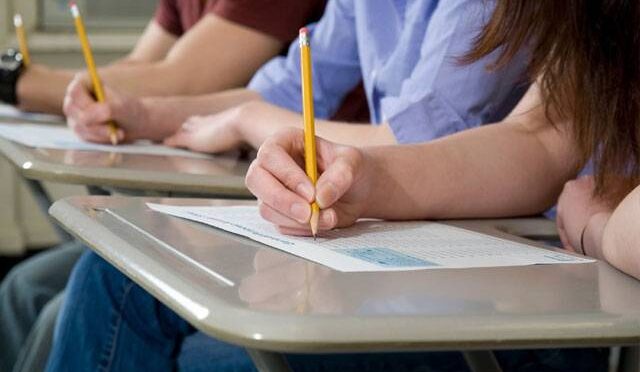 امتحان میں نقل کرنے کا نیا ٹرینڈ، چین میں طلبا کیلئے ’’اسمارٹ چشمے‘‘ کرائے پر دستیاب