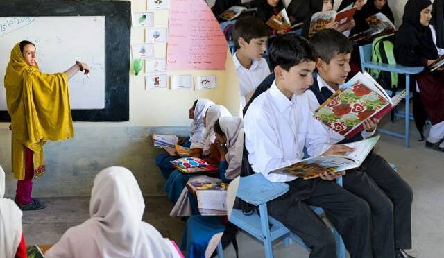 درسی کتب کے لیے مہنگے کاغذ کی منظوری، قیمتوں میں اضافے کا امکان