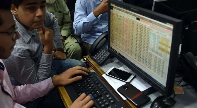 جنگ بندی کے اثرات ! پاکستان اسٹاک مارکیٹ میں چند منٹوں میں 12,000 پوائنٹس سے زائد کا تاریخی اضافہ