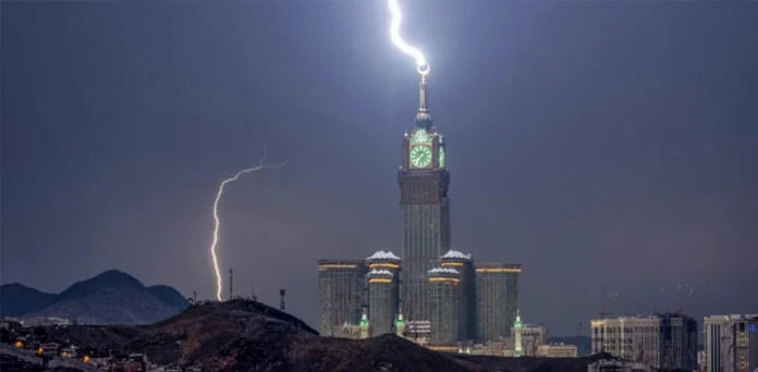 سعودی عرب: منگل تک کونسے علاقے بارش کی زد میں رہیں گے؟