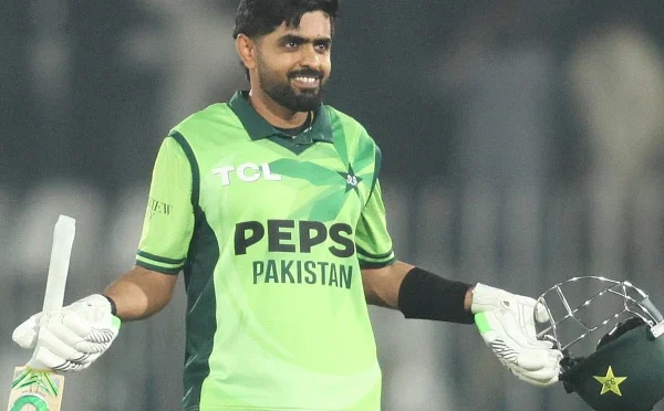 بابر اعظم کا ٹی ٹوئنٹی کرکٹ میں اہم اعزاز، فاف ڈوپلیسی کو پیچھے چھوڑ دیا