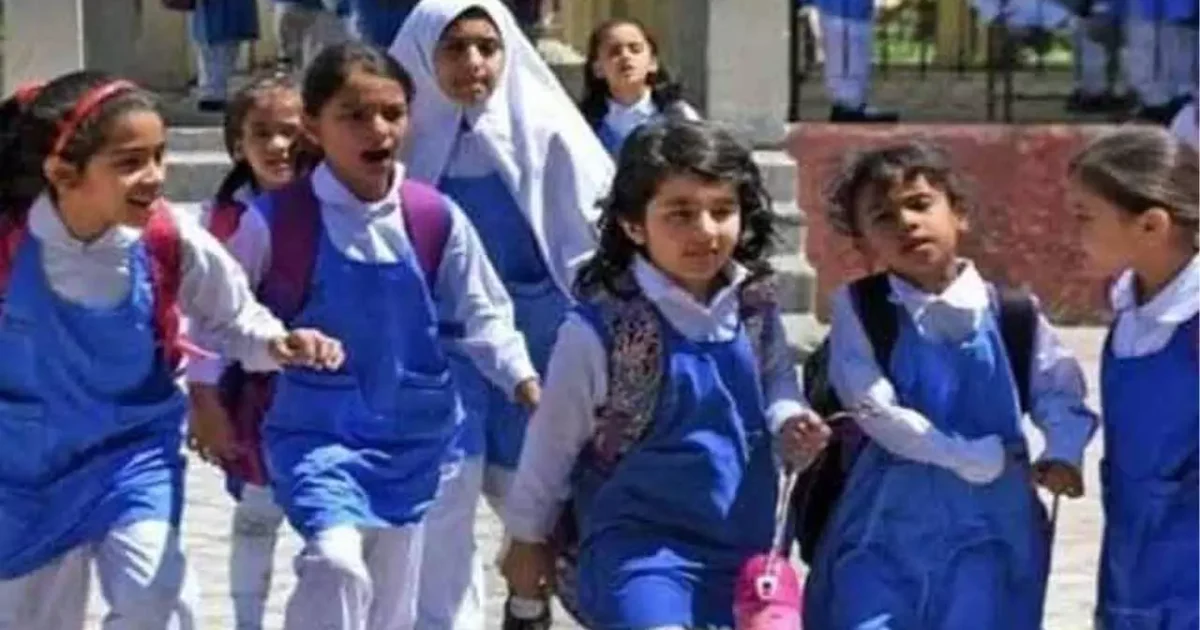 تعلیم موج مستی اور چھٹیاں ختم، تعلیمی ادارے 21 روزہ تعطیلات کے بعد آج کھل گئے