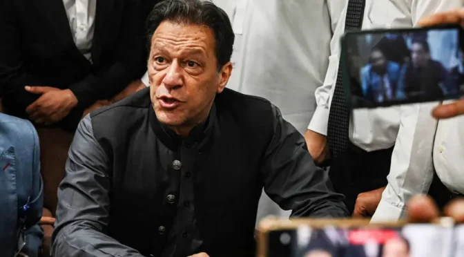 عمران خان کا ایکس اکاؤنٹ بند کرنے کے لیے دائر درخواست سماعت کے لیے مقرر