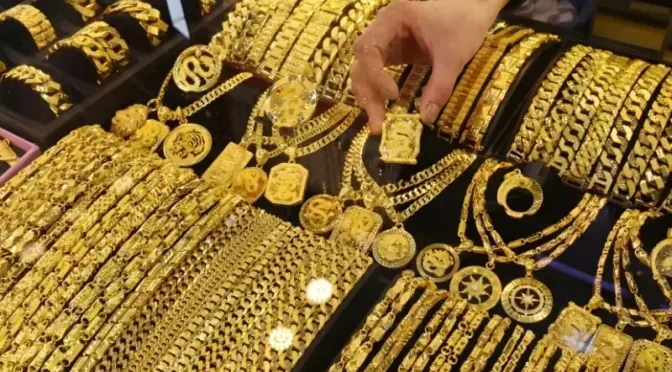 پاکستان میں سونے کی قیمت میں ہزاروں روپے کی بڑی کمی، فی تولہ کتنے کا ہوگیا؟