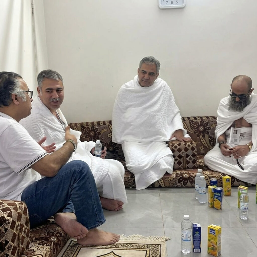 محسن نقوی مناسکِ حج کی ادائیگی کے لیے منیٰ پہنچ گئے، پاکستانی حجاج کے کیمپس کا دورہ بھی کیا