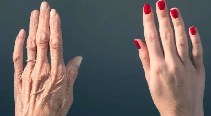 عمر بڑھنے کے باوجود جوان رہنا چاہتے ہیں؟ تو ایک عادت آج ہی اپنالیں