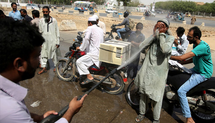 ملک بھر میں گرمی کی لہر،کراچی میں آج موسم کیسا رہےگا؟