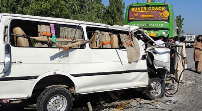 سوات صوابی موٹروے پر خورو کوٹھے کے مقام پر ٹریفک حادثہ، ریسکیو 1122 کے مطابق ہلاکتوں کی تعداد 17 ہو گئی