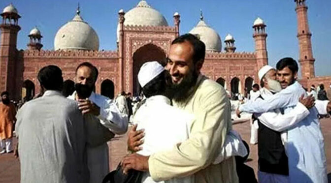 ملک بھر میں عیدالاضحیٰ آج مذہبی جوش وجذبے سے منائی جا رہی ہے