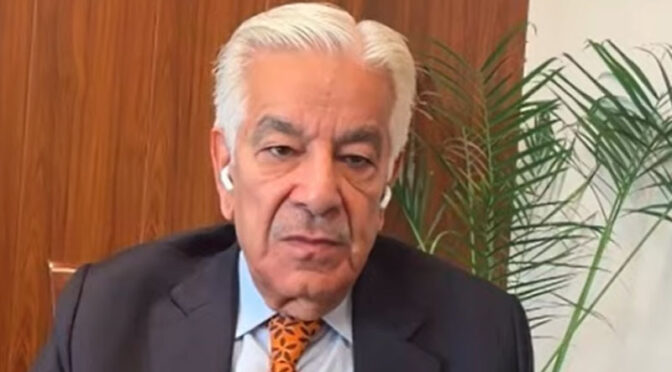 سنا ہے ڈونلڈ ٹرمپ چین جاتے ہوئے پاکستان میں رکیں گے، خواجہ آصف
