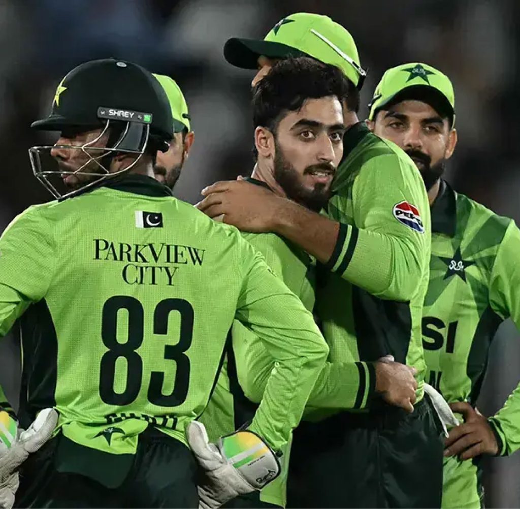 عرفات منہاس کا پہلے ہی میچ میں 5 وکٹیں لیکر 42 سال پر انار یکارڈ توڑ دیا