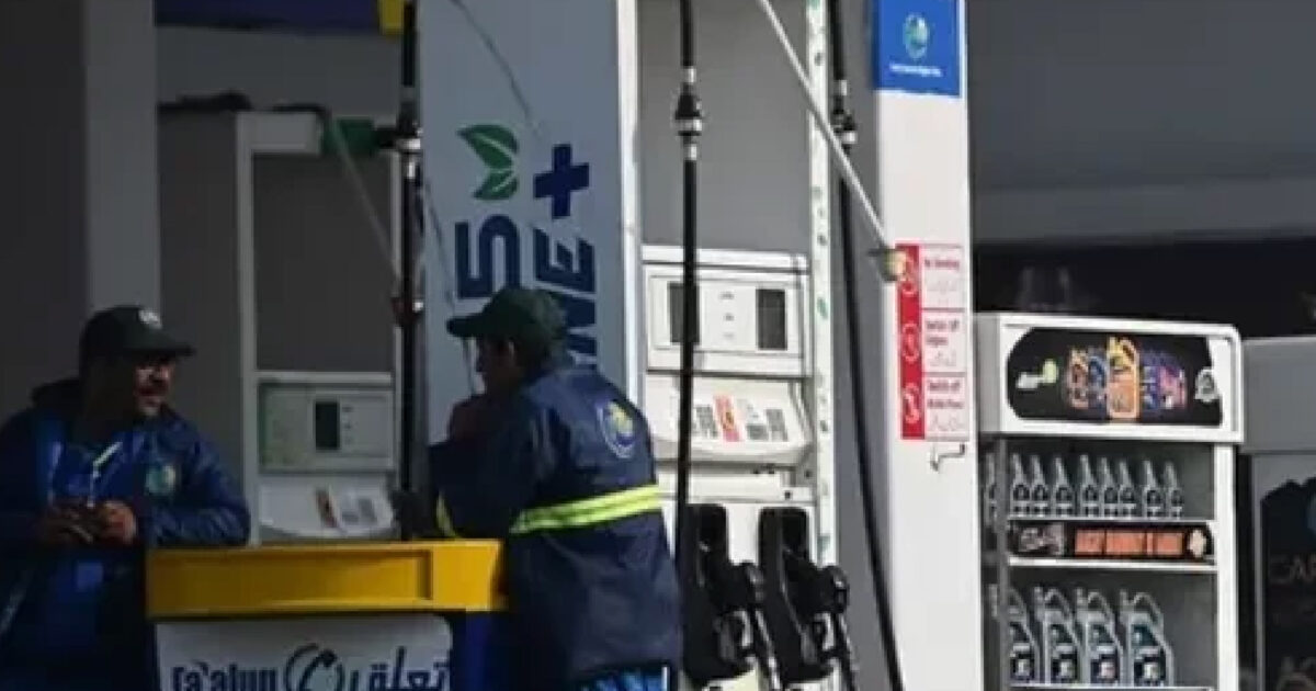 حکومت نے پیٹرول اور ڈیزل کی قیمت میں 6.6 روپے کمی کر دی