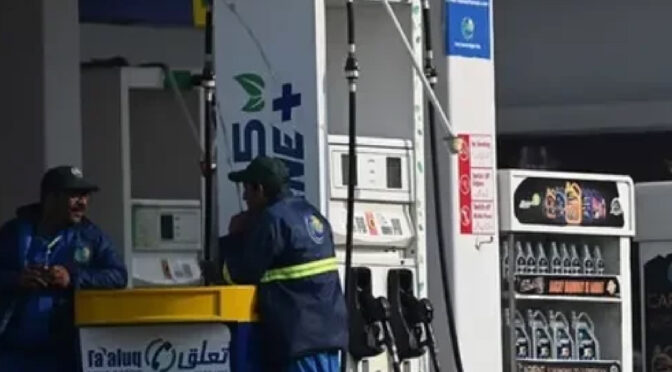 حکومت نے پیٹرول اور ڈیزل کی قیمت میں 6.6 روپے کمی کر دی