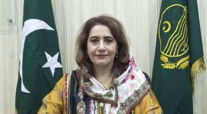 لیگی ایم پی اے عظمیٰ کاردار جم کرتے سر پر راڈ لگنے سے زخمی