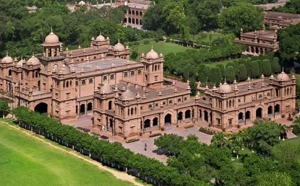 اسلامیہ کالج پشاور میں خاتون ٹیچر مبینہ ہراسانی کا شکار، تحریری شکایت درج