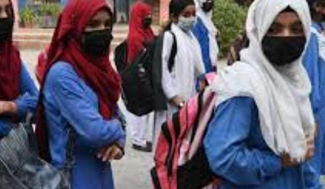 ریلوے سکولوں کی نجکاری، نئی انتظامیہ نے فیسوں میں اضافہ کر دیا