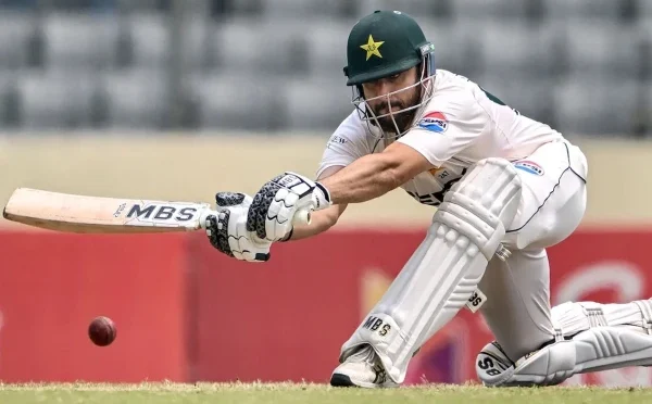پہلا ٹیسٹ؛ بنگلا دیش کے خلاف پاکستان کی ڈگمگاتی بیٹنگ لائن سنبھل گئی