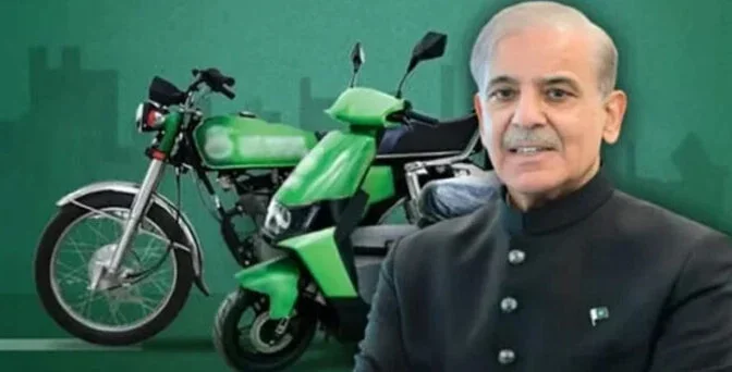 نوجوانوں کو الیکٹرک بائیکس کی فراہمی، وزیر اعطم نے ہدایت جاری کر دی