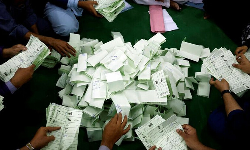 گلگت بلتستان انتخابات ، پیپلز پارٹی 10 ، مسلم لیگ ن 4 ، پی ٹی آئی کے حمایت یافتہ ایک، 6 نشستوں پر آزاد امیدوار کامیاب