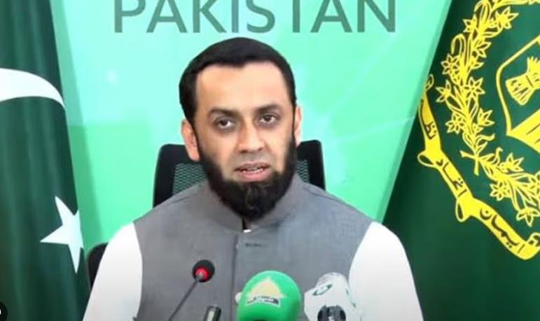 ڈیفنس میں وفاقی وزیر اطلاعات عطا تارڑ کی کار کے قریب فائرنگ، پولیس ذرائع