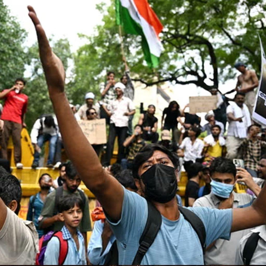 بھارت کی "کاکروچ” پارٹی نے احتجاج ختم کرنے کا اعلان کر دیا