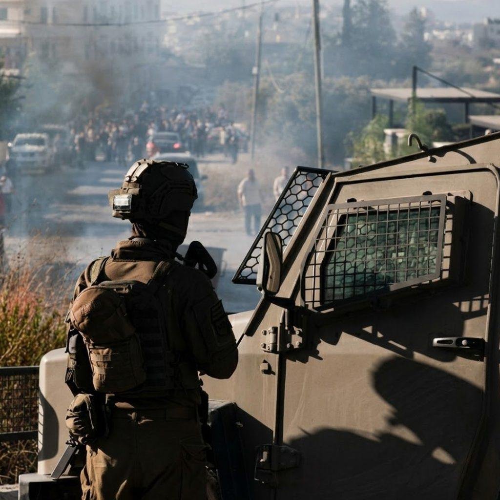 نابلس کے مشرق میں فلسطینی قصبے پر اسرائیلی فوج کا چھاپہ