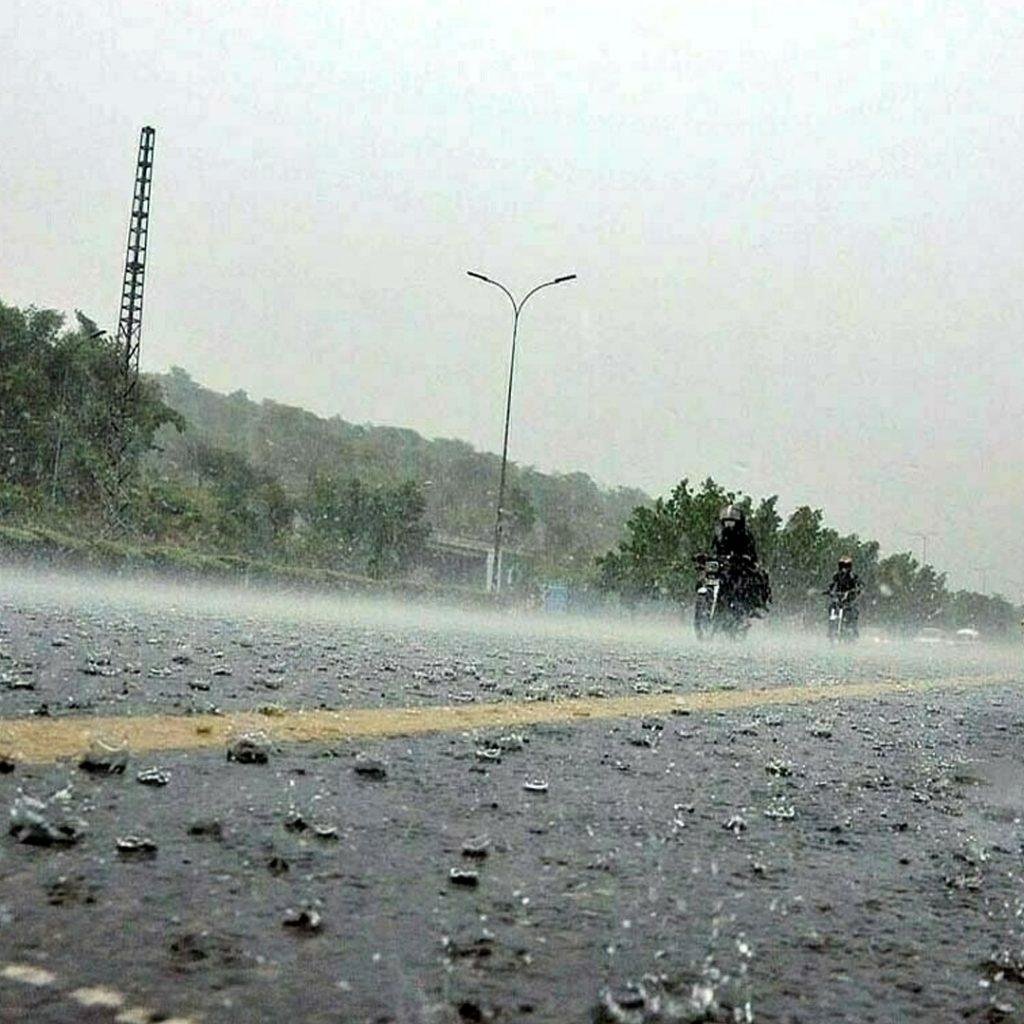 پنجاب میں بارشوں سے تباہی، مختلف حادثات میں کم از کم 2 افراد جاں بحق اور 9 زخمی