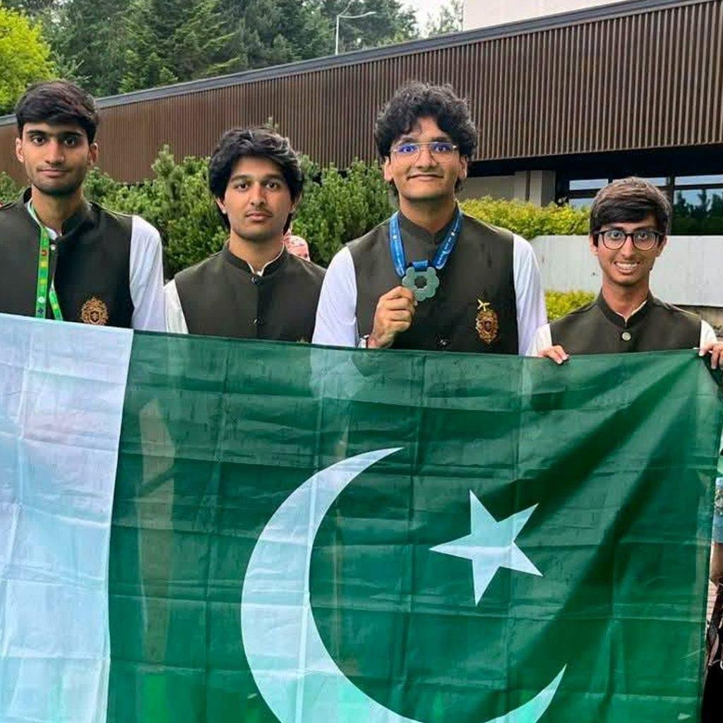پاکستانی طلبہ نے حیاتیات اولمپیاڈ میں چاندی کا تمغہ اور میرٹ سرٹیفکیٹ جیت لیا