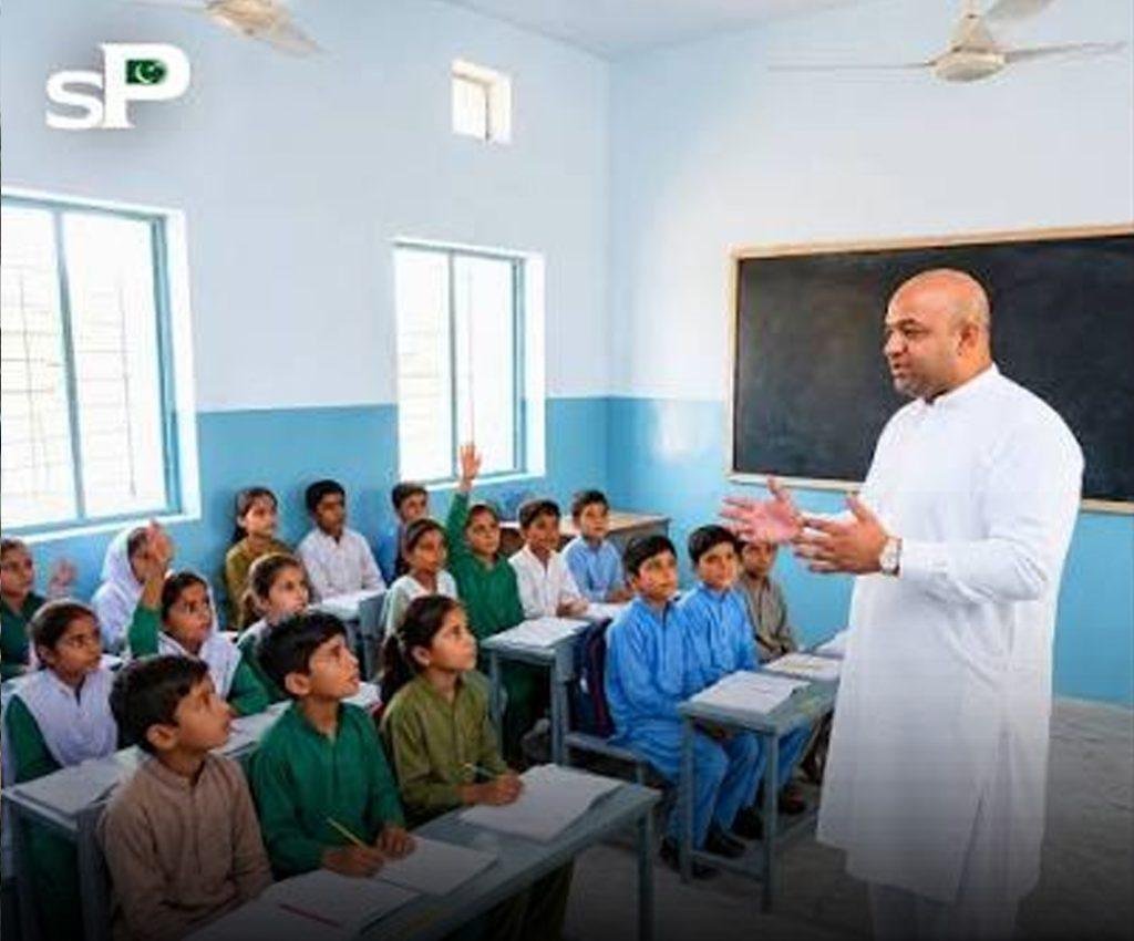 وزیرِ تعلیم رانا سکندر حیات کا اسکولوں میں انگریزی اور کیمسٹری پڑھانے کا اعلان۔