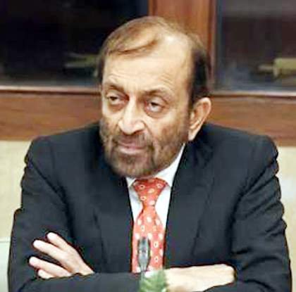 خدا کیلئے پختونخوا کے ساتھ کراچی اور سندھ پر بھی نظر رکھیں: فاروق ستار