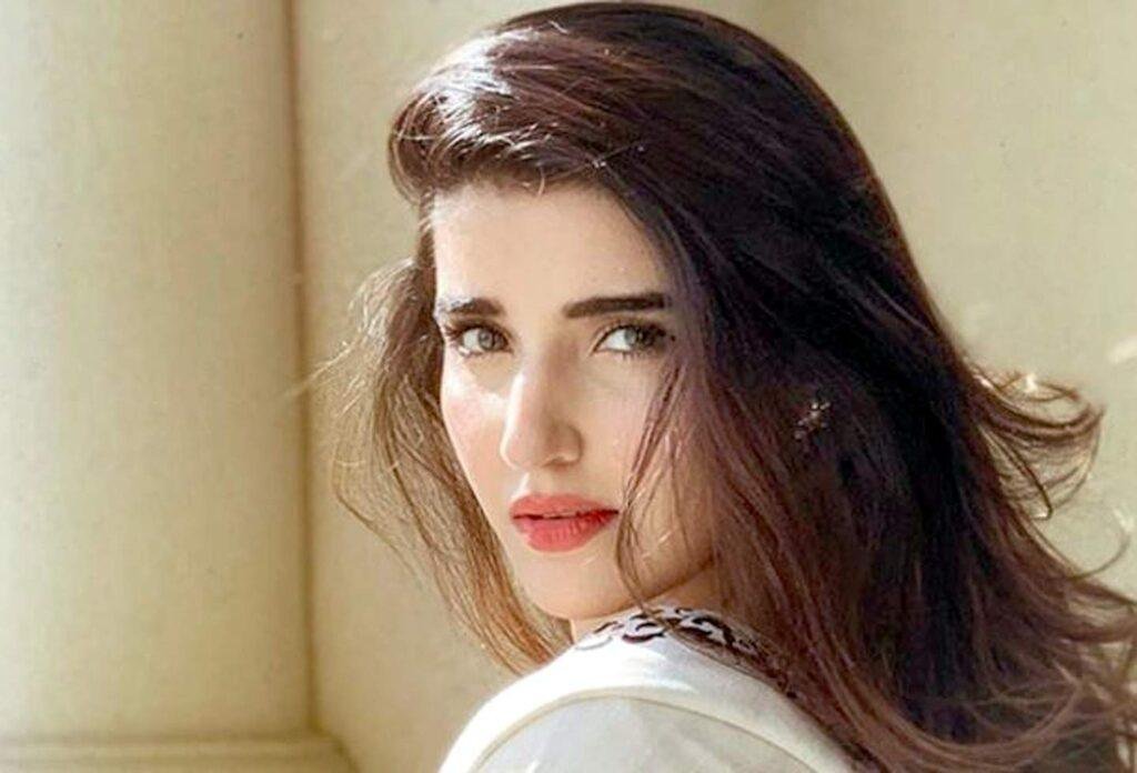 10سال پہلے فیصلہ کر چکی کہ لوگوں کی باتوں کی پرواہ نہیں کروں گی: حریم فاروق