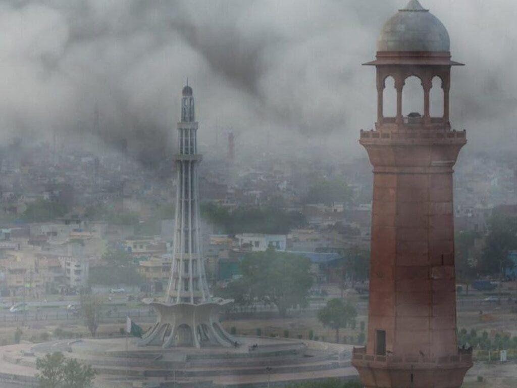 لاہور ایک بار پھر دنیا کا آلودہ ترین شہر، اے کیو آئی 347 ریکارڈ